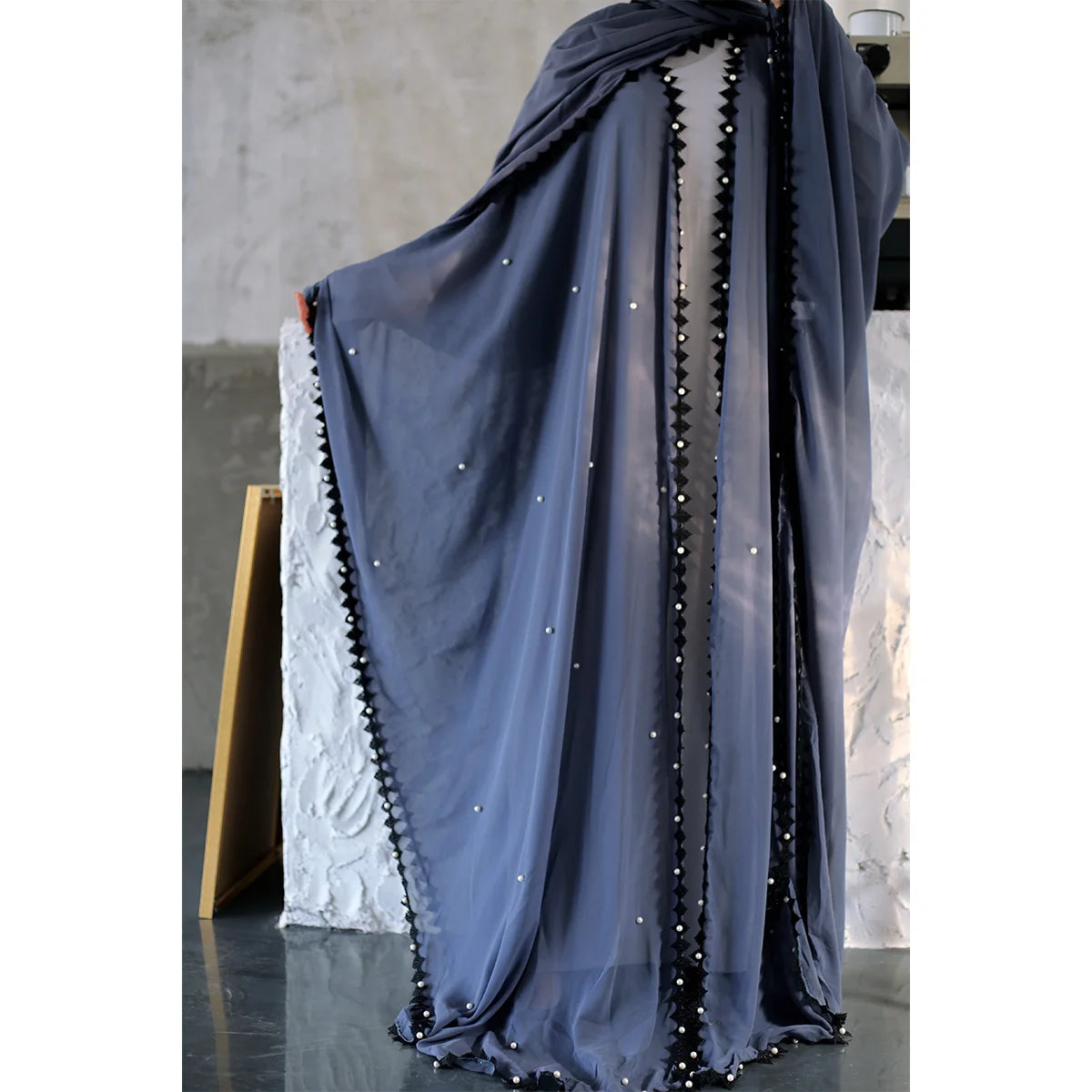 The new fashion trend for Muslim women Open abaya Dubai Eid lace sewn beaded clothing African Islamic lace-up loose abaya