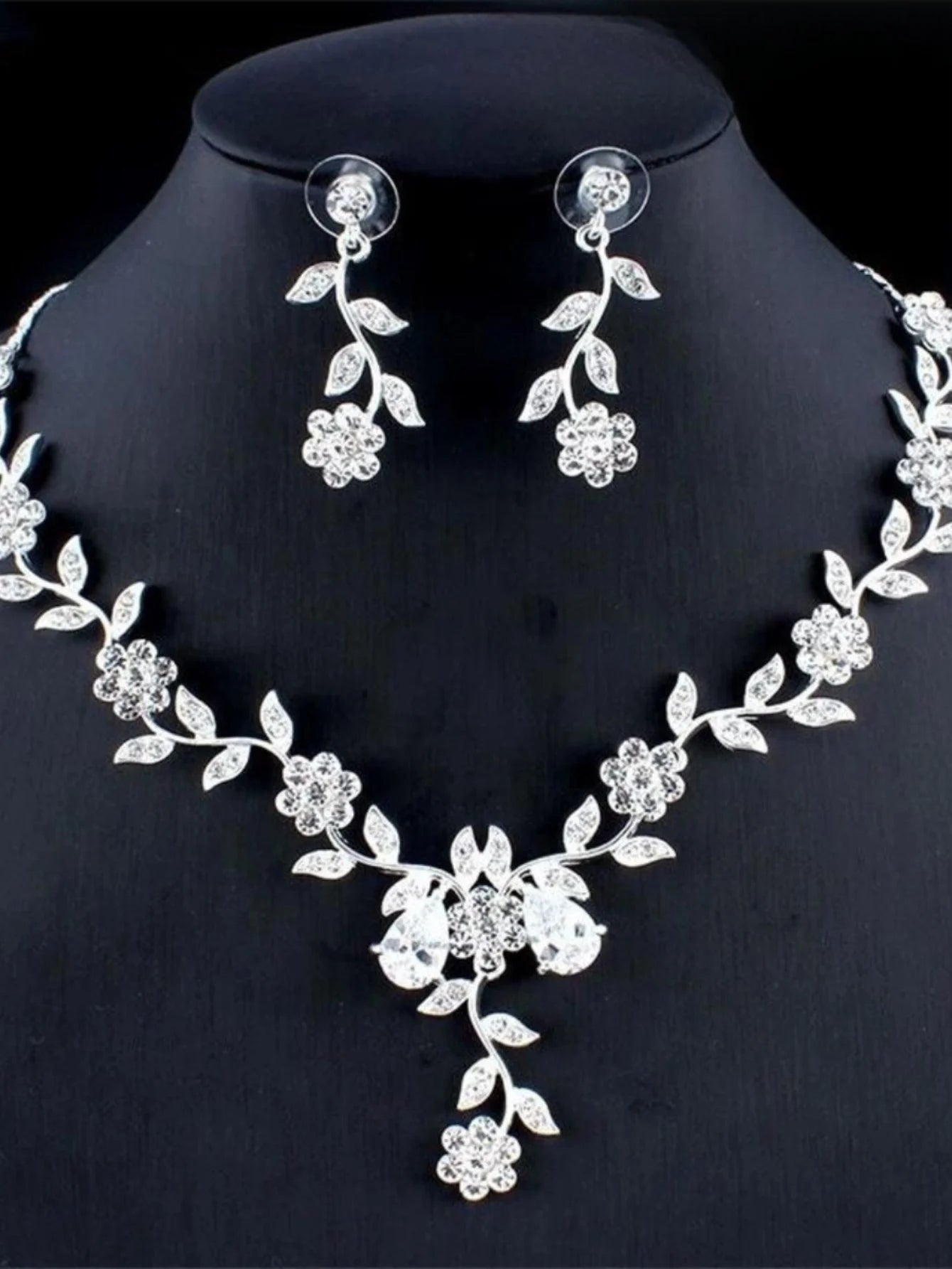 3 fashionable and trendy women's flower pearl set, rhinestone necklace, earrings, party and banquet accessories