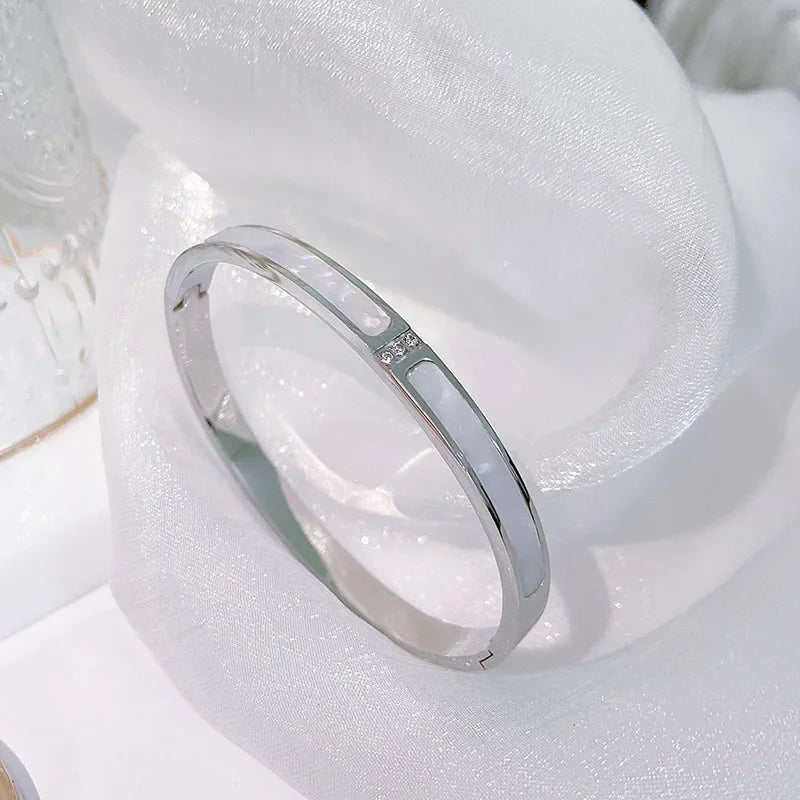 Titanium Steel Advanced White Shell Mother Bracelet Female Simple Personality Bracelet Ins Design Tide Does Not Fade.