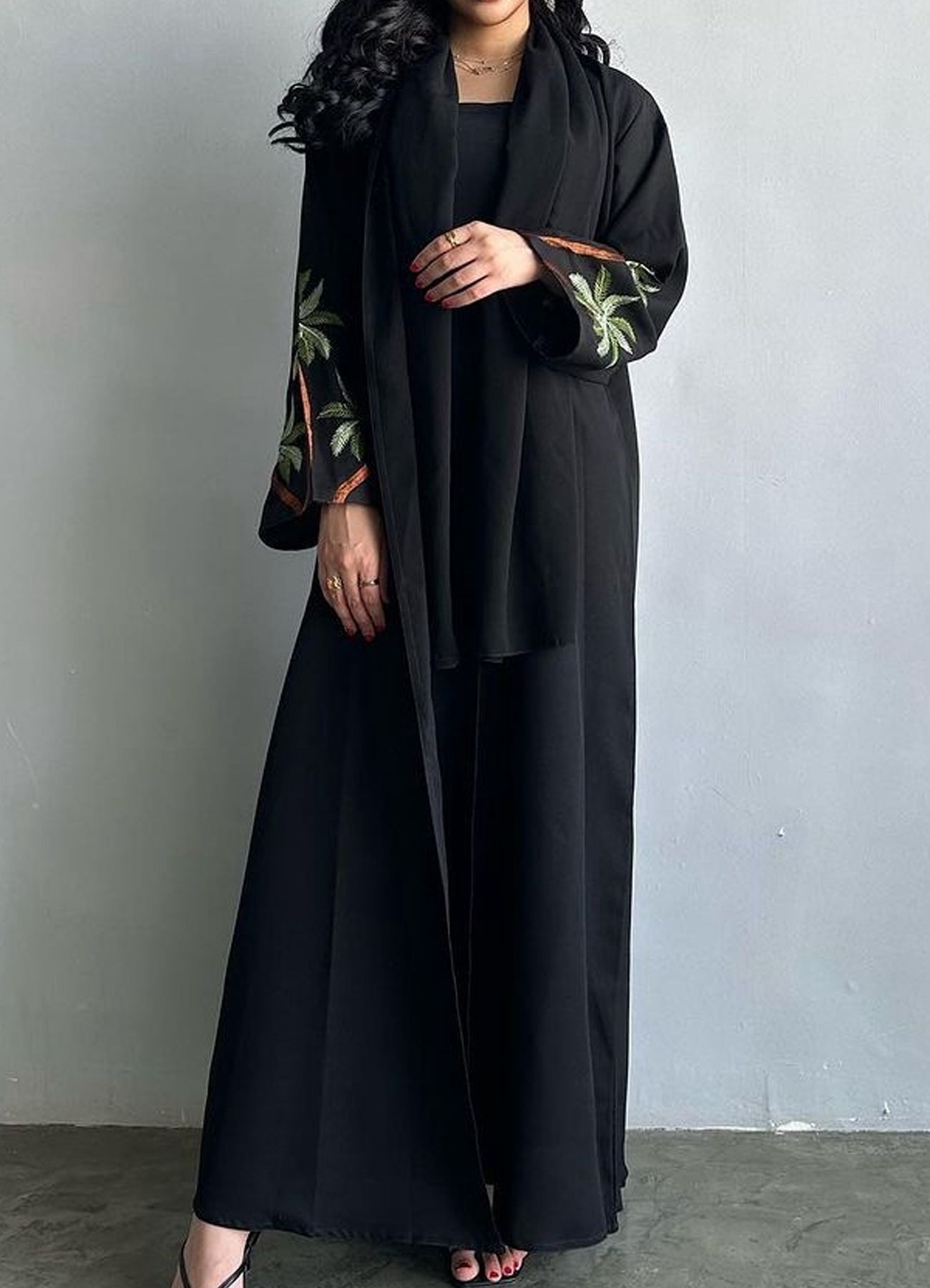 Robe brodée à manches longues pour femmes